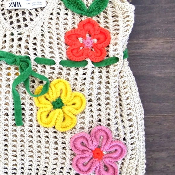 ZARA V-Kneck Knit Flowered Sweater Tank sz small - Picture 5 of 8